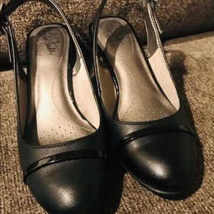 Size 8 M woman’s black dress shoe